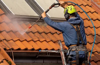 Démoussage et hydrofuge de toiture à Fours